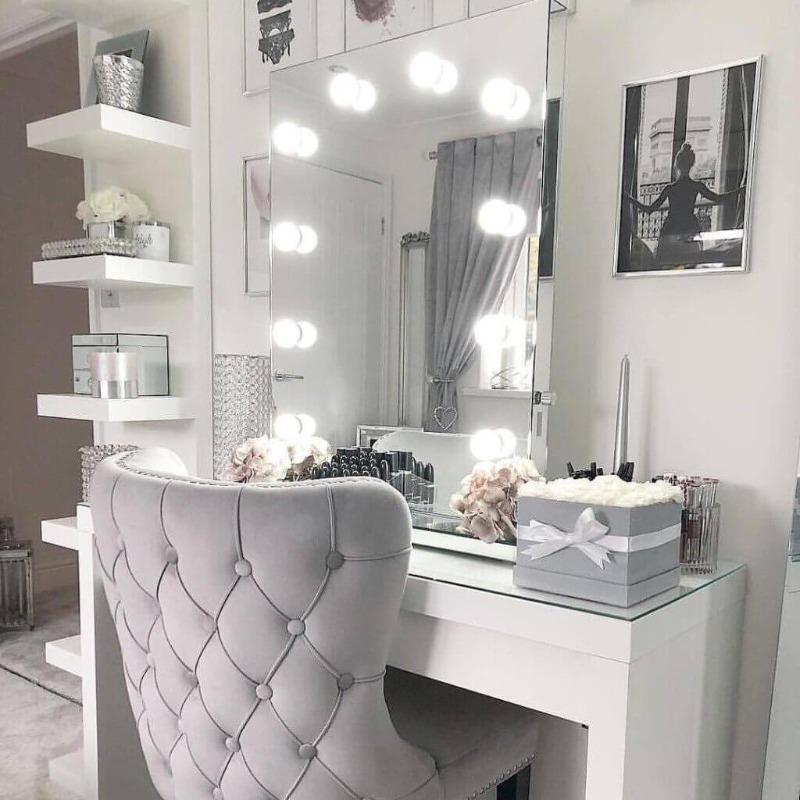 Perfect Mirrors To Adorn Your House, Hollywood Vanity Table