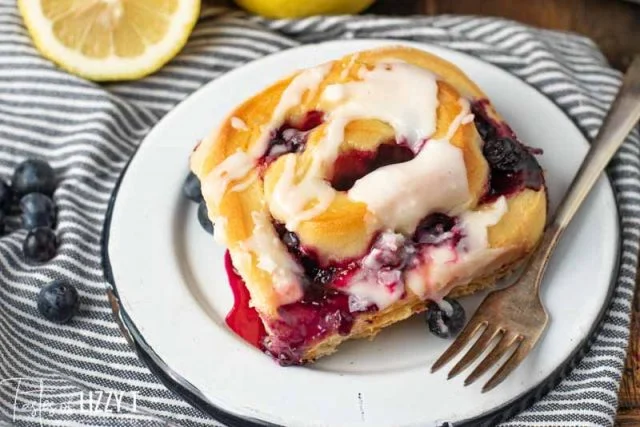 blueberry lemon sweet rolls